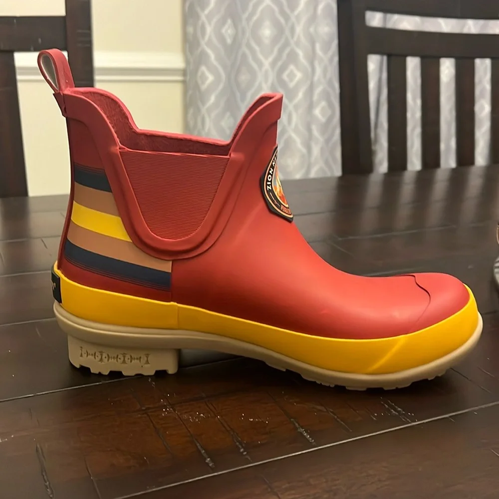 Pendleton Zion National Park Chelsea Rain Boots new red Women’s Size 6
